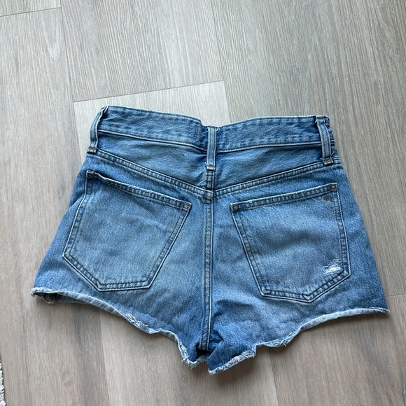 Madewell Relaxed Fit short (23, but will fit 24 waist well) - Picture 2 of 3